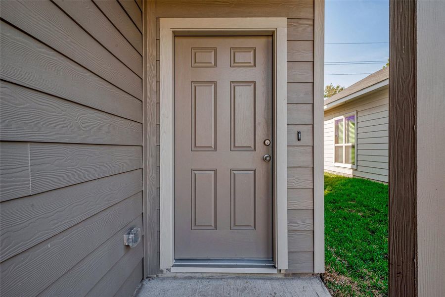 Exterior details and patio area of a home in Woodland Lakes, Houston (Image 28). Exterior details and patio area of a home in Woodland Lakes, Houston (Image 28).