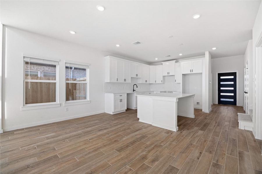 Spacious, unfurnished interior of a new home in , Manvel (Image 18).