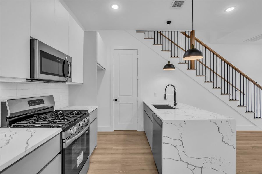 Upon Entry you will be wowed with the light and bright open design concept. Upon Entry you will be wowed with the light and bright open design concept.