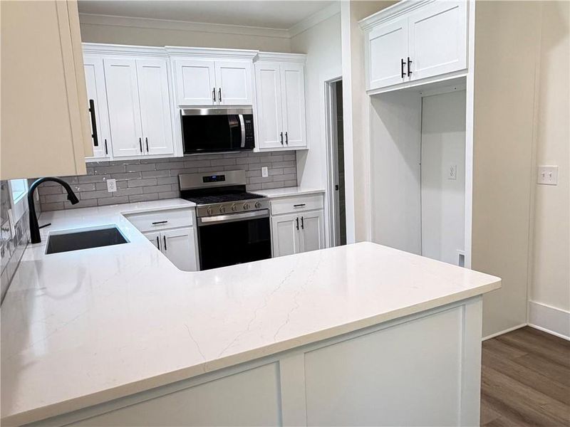 Furnished interior view inside a new home in , Jefferson (Image 7).