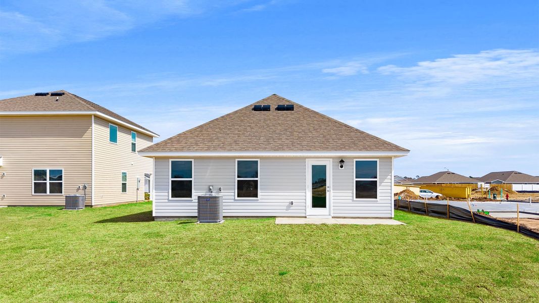 Exterior details and patio area of a home in Park Place, Panama City (Image 3).