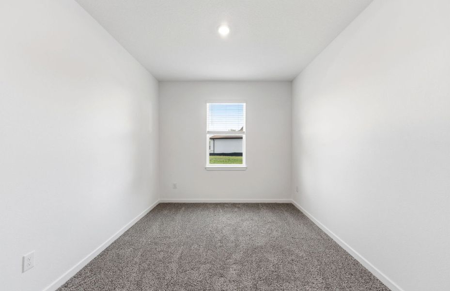 Spacious, unfurnished interior of a new home in Riverwood, Zephyrhills (Image 13).
