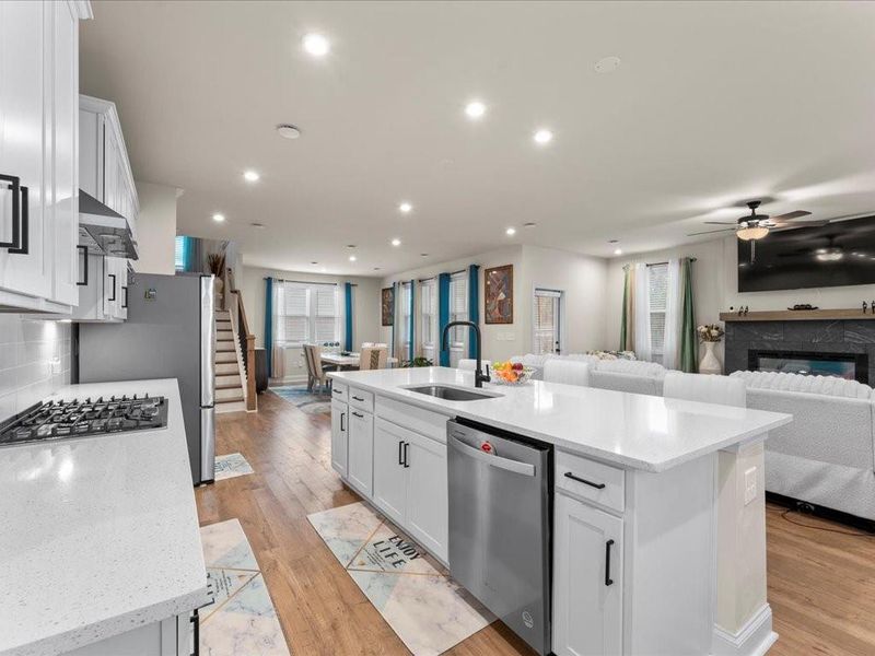 Furnished interior view inside a new home in Pine Mountain Park, Kennesaw (Image 26).