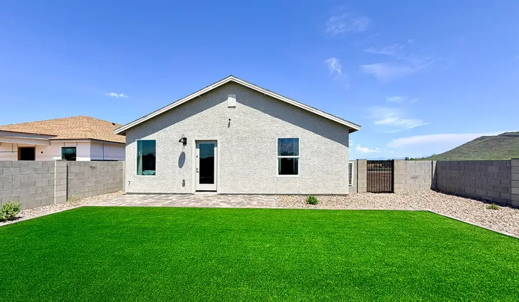 Exterior details and patio area of a home in Sorrel Ridge Estates, Tucson (Image 22).