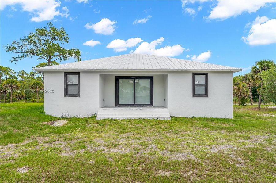 Exterior details and patio area of a home in , Clewiston (Image 29).