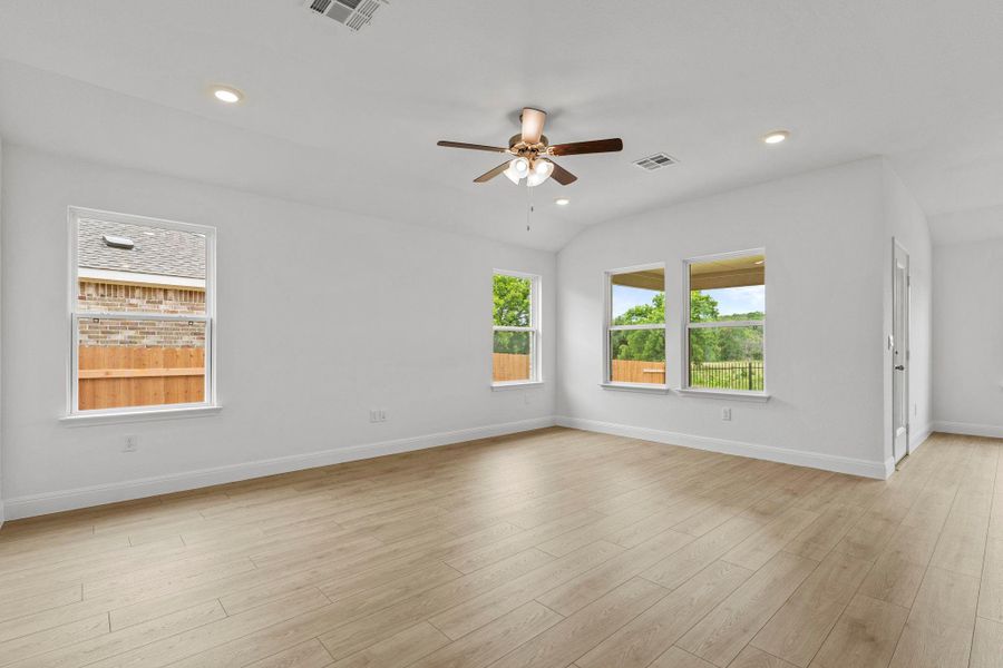 Spacious, unfurnished interior of a new home in Riverview, Georgetown (Image 21).