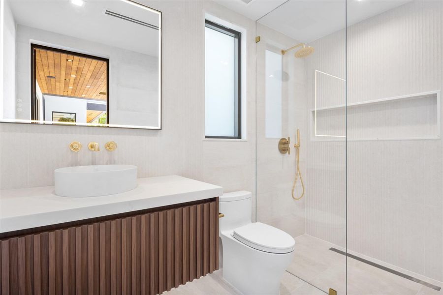 Furnished interior view inside a new home in , Fort Lauderdale (Image 13).