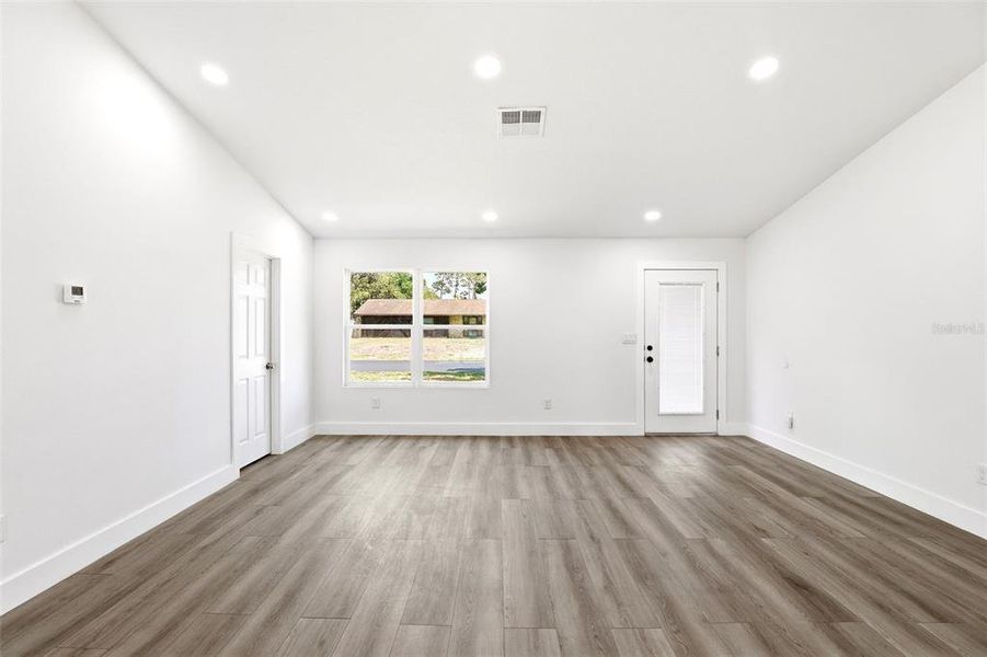 Spacious, unfurnished interior of a new home in , Cocoa (Image 14).