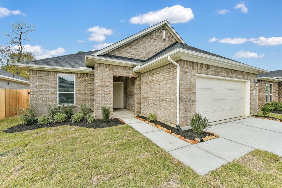 Front exterior of a new home in King Oaks Village, Baytown, TX, highlighting curb appeal (Image 1). Front exterior of a new home in King Oaks Village, Baytown, TX, highlighting curb appeal (Image 1).