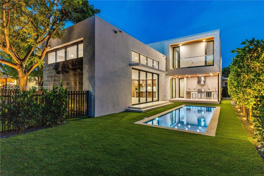 Exterior details and patio area of a home in , Miami (Image 20).