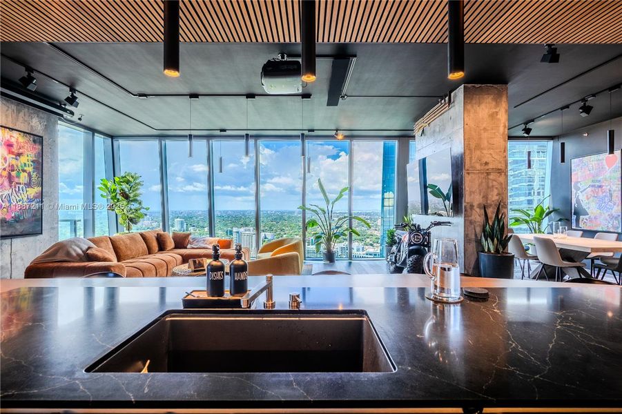 Community amenities in , Miami (Image 23).