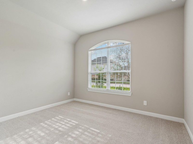 Spacious, unfurnished interior of a new home in Massey Oaks - Estate Series, Pearland (Image 35).