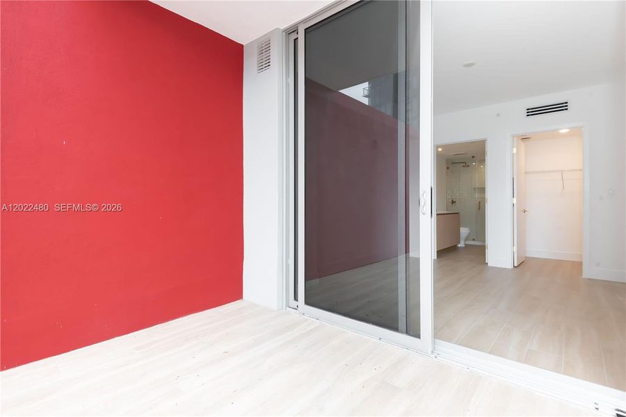 Spacious, unfurnished interior of a new home in , Miami (Image 13).