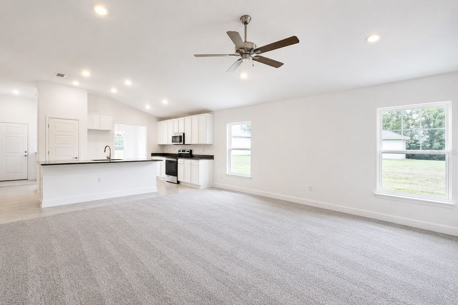 Spacious, unfurnished interior of a new home in Harmony Central, St. Cloud (Image 19).