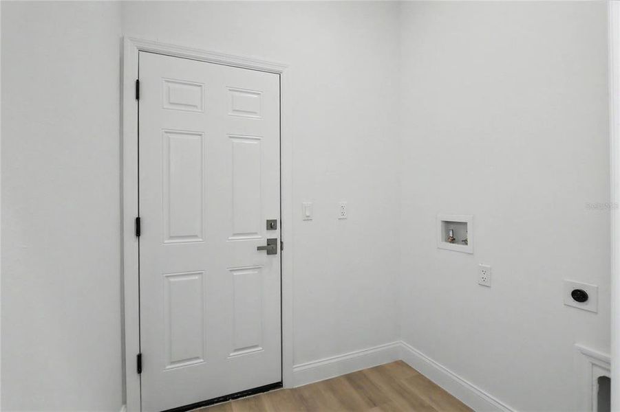 Spacious, unfurnished interior of a new home in , Citrus Springs (Image 27).