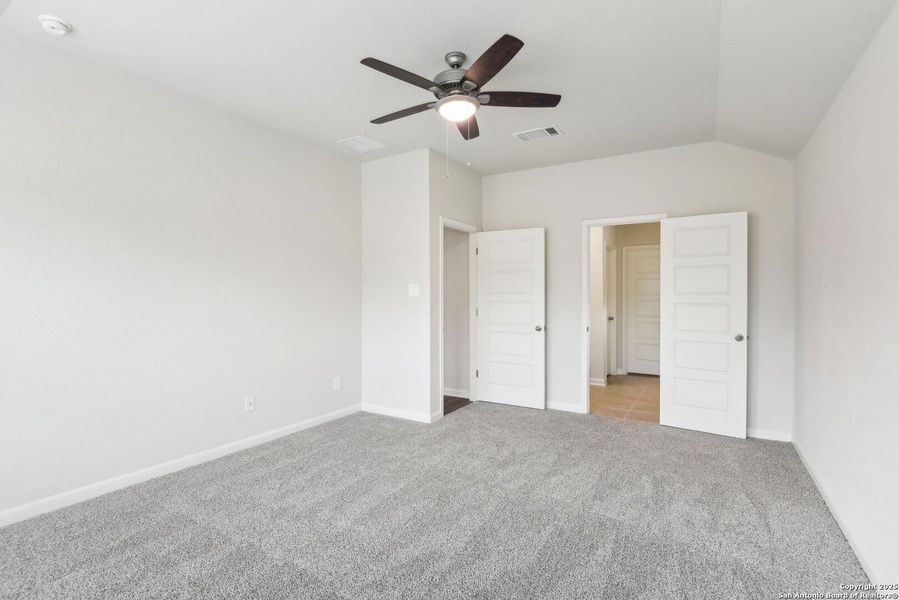Spacious, unfurnished interior of a new home in Sagebrooke - Premier Series, San Antonio (Image 39).