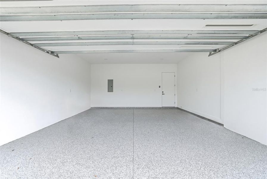 Spacious, unfurnished interior of a new home in , Tampa (Image 67).