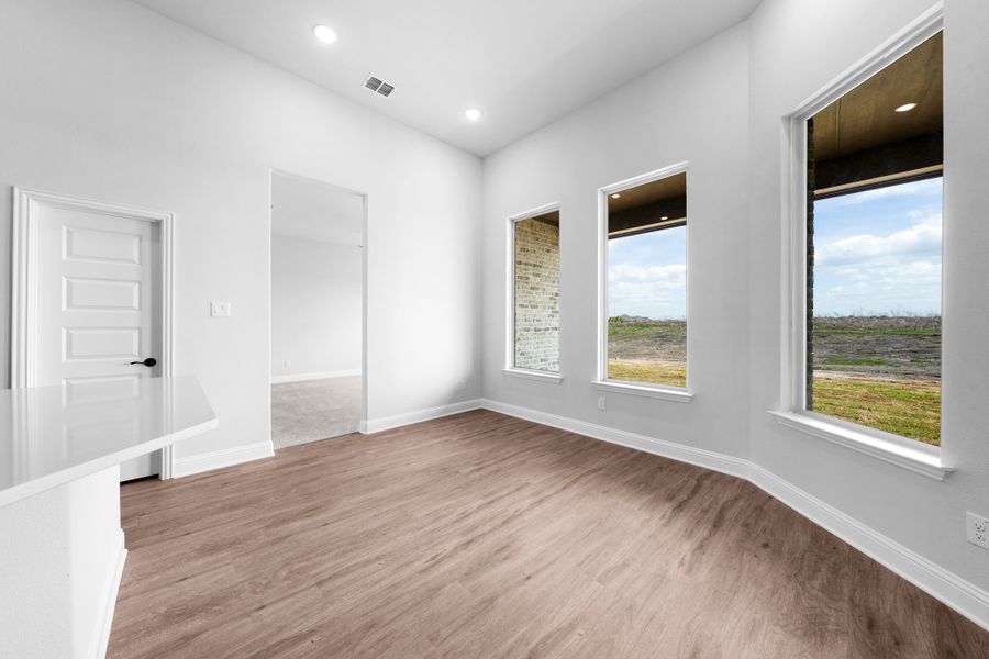 Spacious, unfurnished interior of a new home in Berkshire Estates, Mesquite (Image 18).