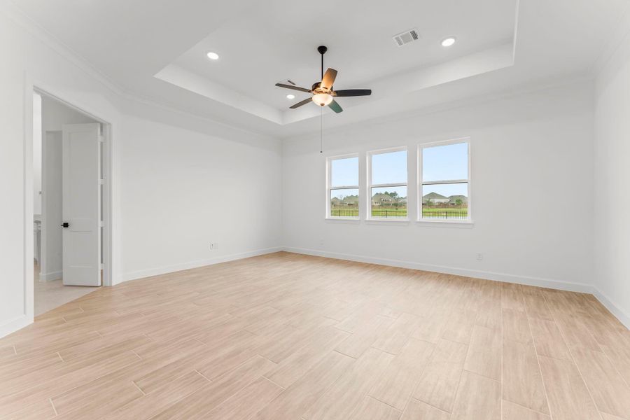 Spacious, unfurnished interior of a new home in , Tomball (Image 29).