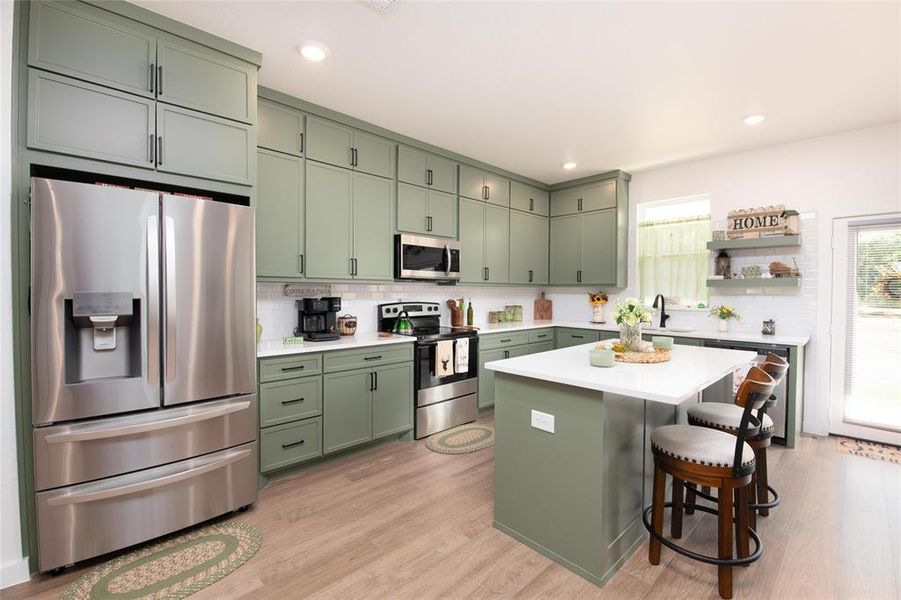 Refrigerator conveys Refrigerator conveys