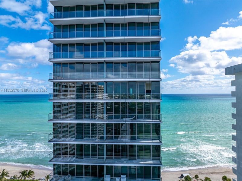 Condo located in Hallandale Beach, FL showcasing its design and architecture (Image 29).