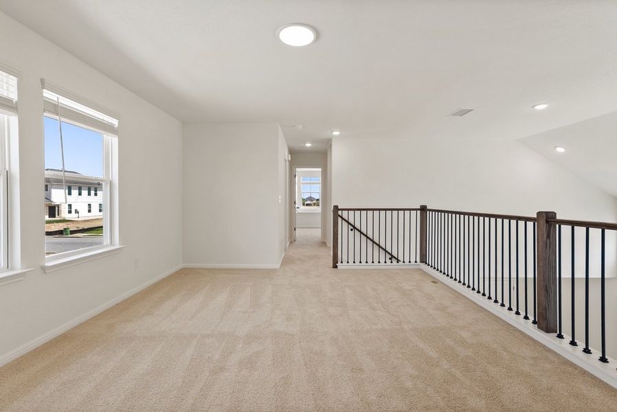 Spacious, unfurnished interior of a new home in Porter Country, Buda (Image 24).