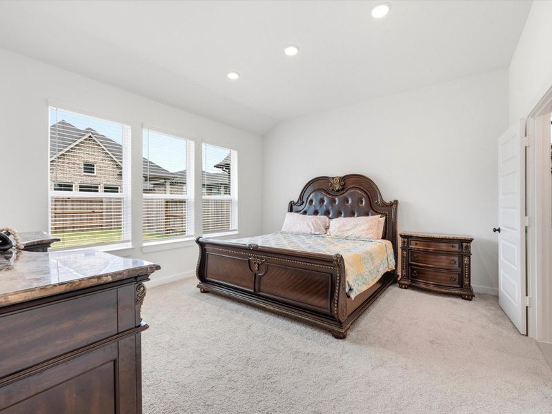 Light and bright Primary bedroom, quietly tucked away at the back of the house. Light and bright Primary bedroom, quietly tucked away at the back of the house.