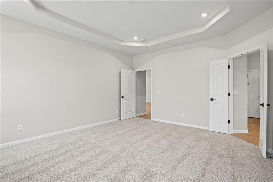 Spacious, unfurnished interior of a new home in Laurel Farms, Dallas (Image 34).