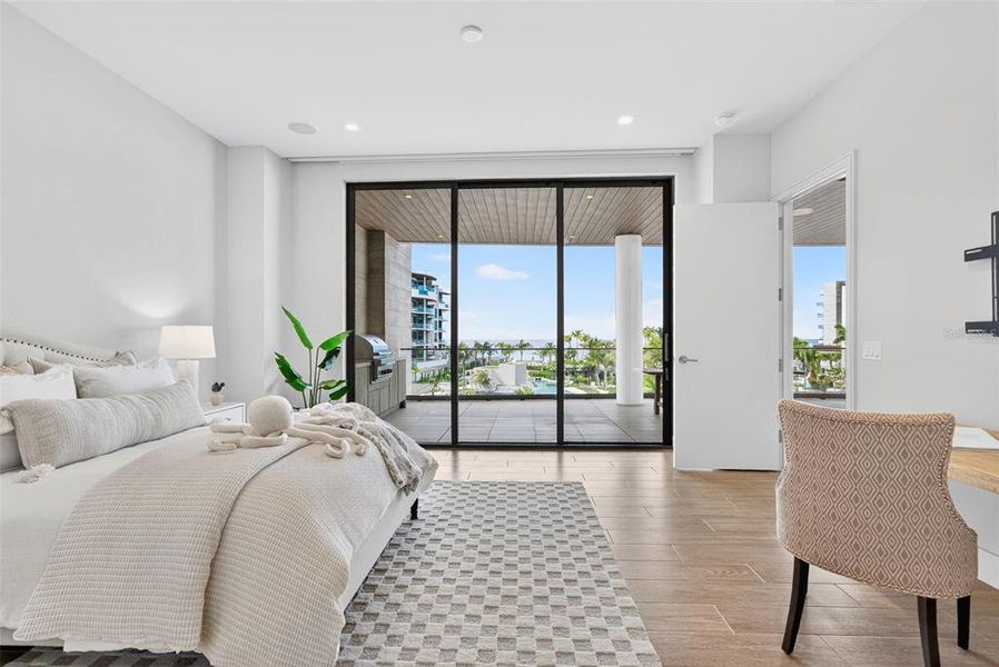 Furnished interior view inside a new home in , Longboat Key (Image 41).