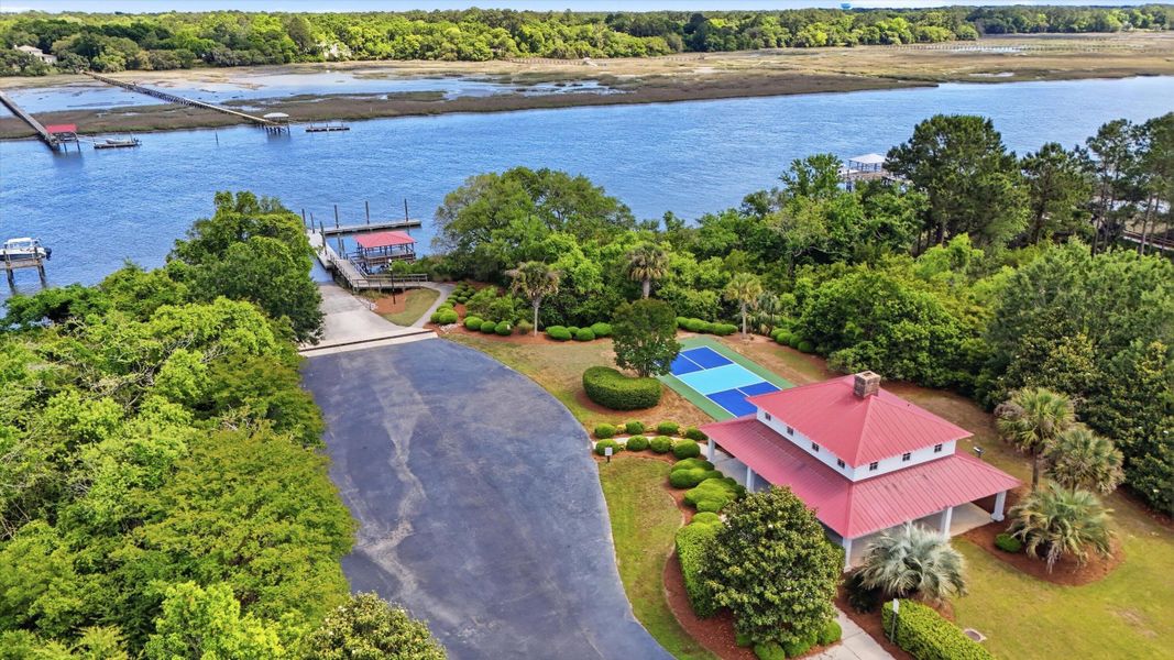 Community amenities in , Wadmalaw Island (Image 58).