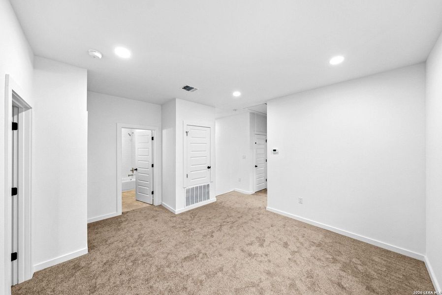 Spacious, unfurnished interior of a new home in , San Antonio (Image 51).