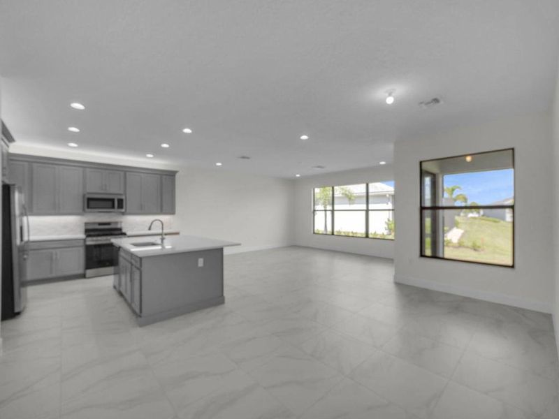 Kitchen/Dining Kitchen/Dining