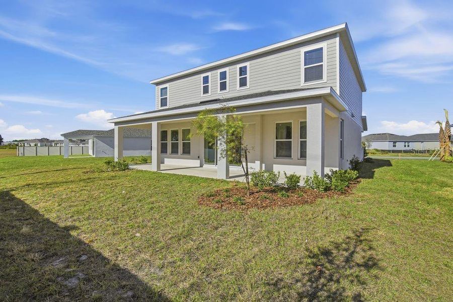 Exterior details and patio area of a home in Brookland Park, Auburndale (Image 4).