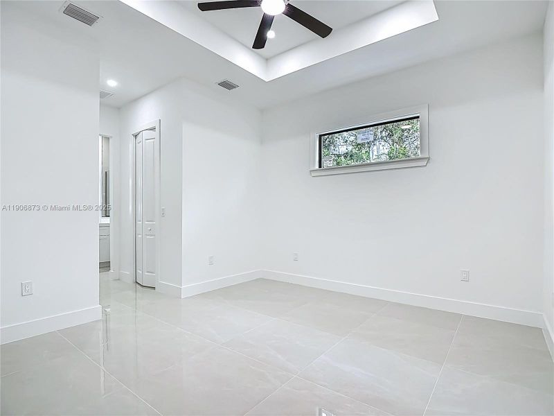 Spacious, unfurnished interior of a new home in , Lehigh Acres (Image 20).