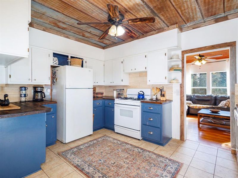 Furnished interior view inside a new home in , Brownwood (Image 12).