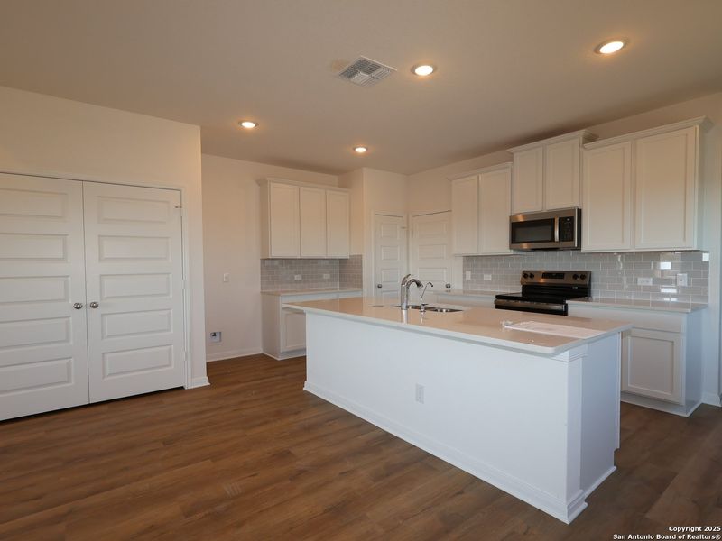 Furnished interior view inside a new home in Paloma Park, Converse (Image 14). Furnished interior view inside a new home in Paloma Park, Converse (Image 14).