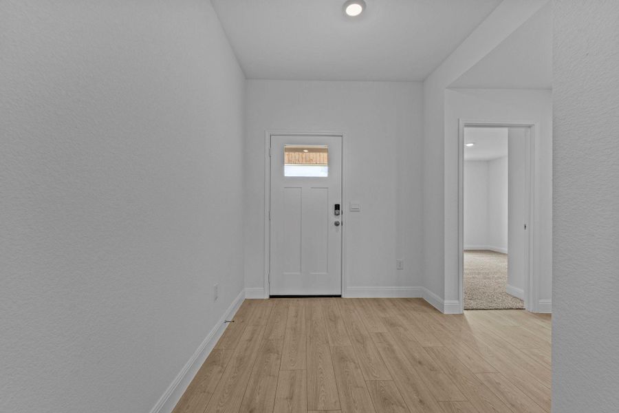 Spacious, unfurnished interior of a new home in Riverview, Georgetown (Image 10).