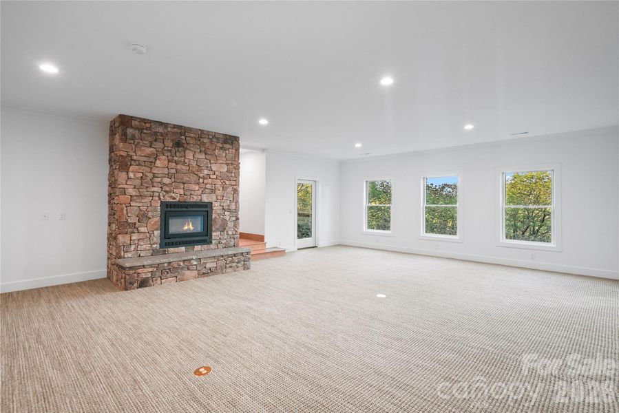 Spacious, unfurnished interior of a new home in , Newland (Image 22).