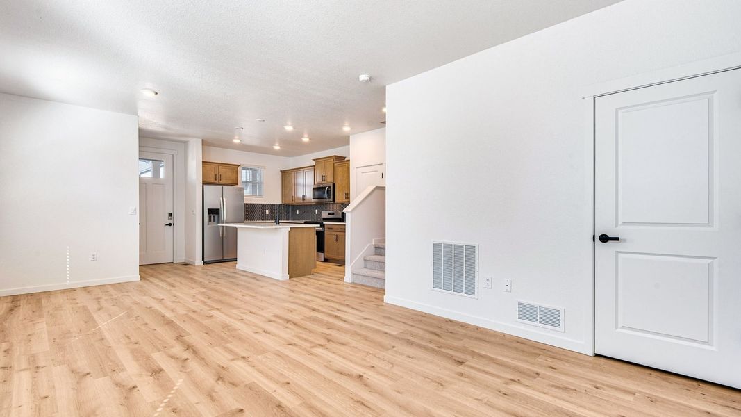 Spacious, unfurnished interior of a new home in Horizon Uptown, Aurora (Image 19).