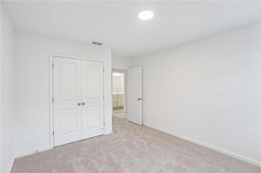 Spacious, unfurnished interior of a new home in The Pointe at Heron Bay, Locust Grove (Image 25).