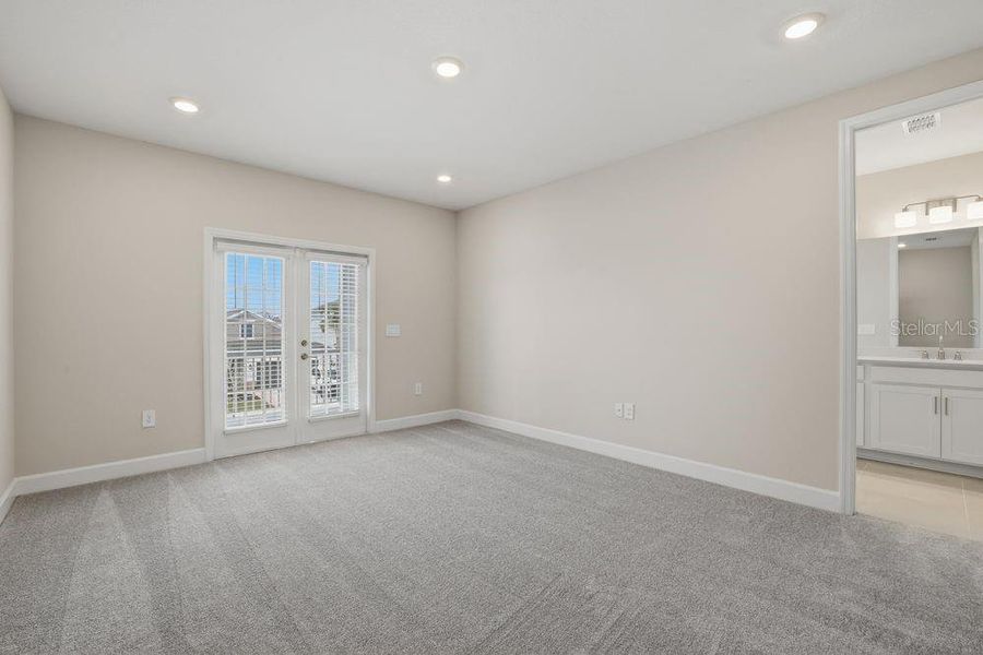 Spacious, unfurnished interior of a new home in Indigo Creek, Apollo Beach (Image 21).