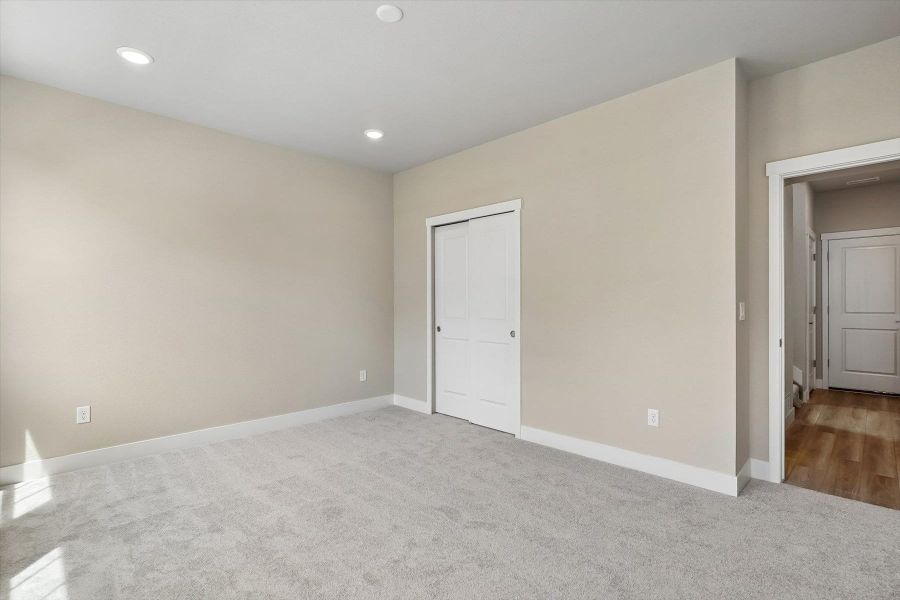Spacious, unfurnished interior of a new home in Pony Park, Colorado Springs (Image 22).