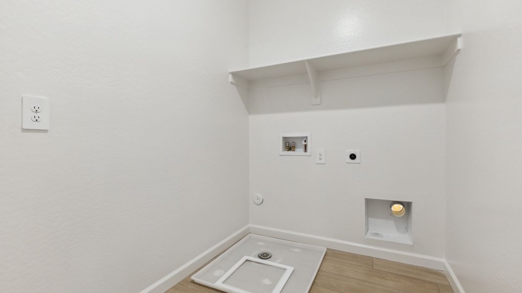 Spacious, unfurnished interior of a new home in Avance, Phoenix (Image 15).