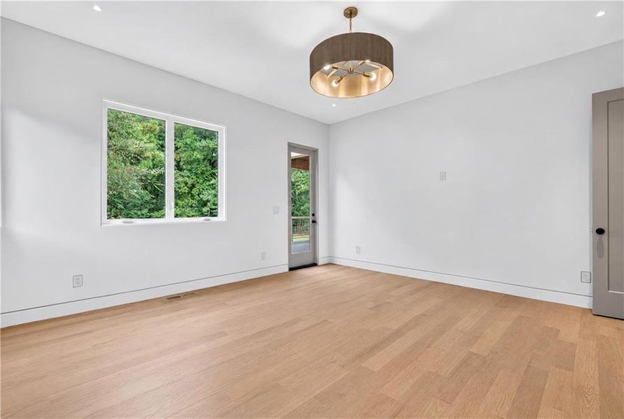 Spacious, unfurnished interior of a new home in , Dunwoody (Image 86).