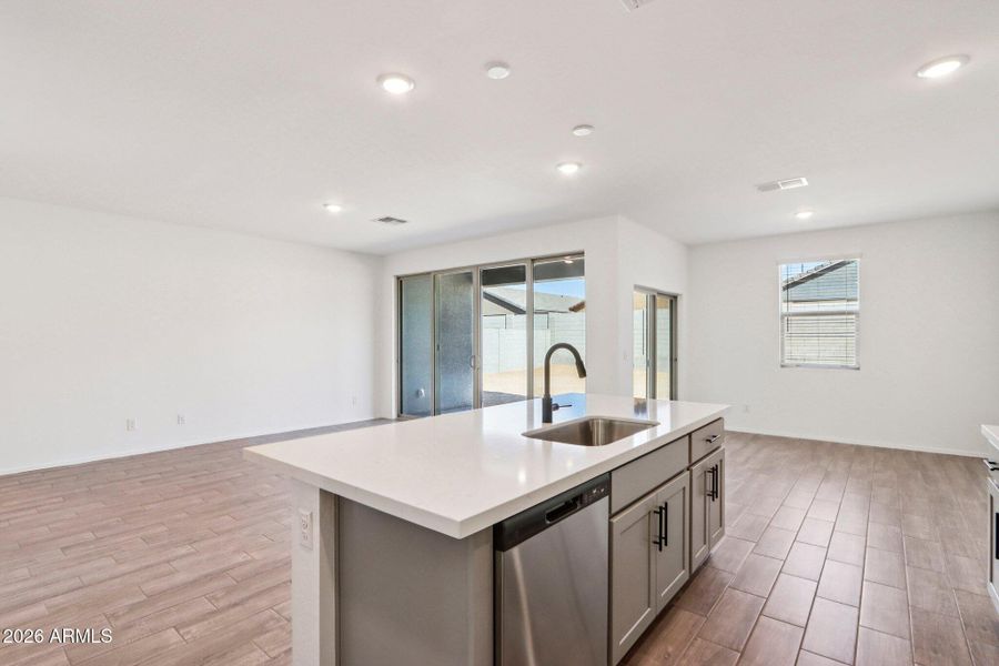 11-web-or-mls-W Bowker St-S2703-011