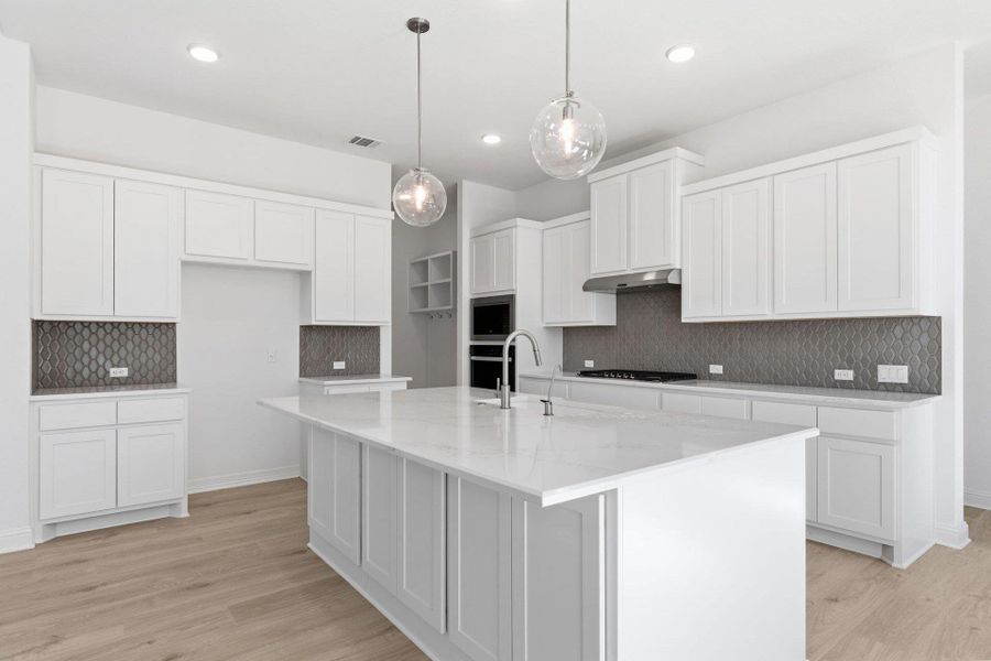 Large Center Island in Kitchen