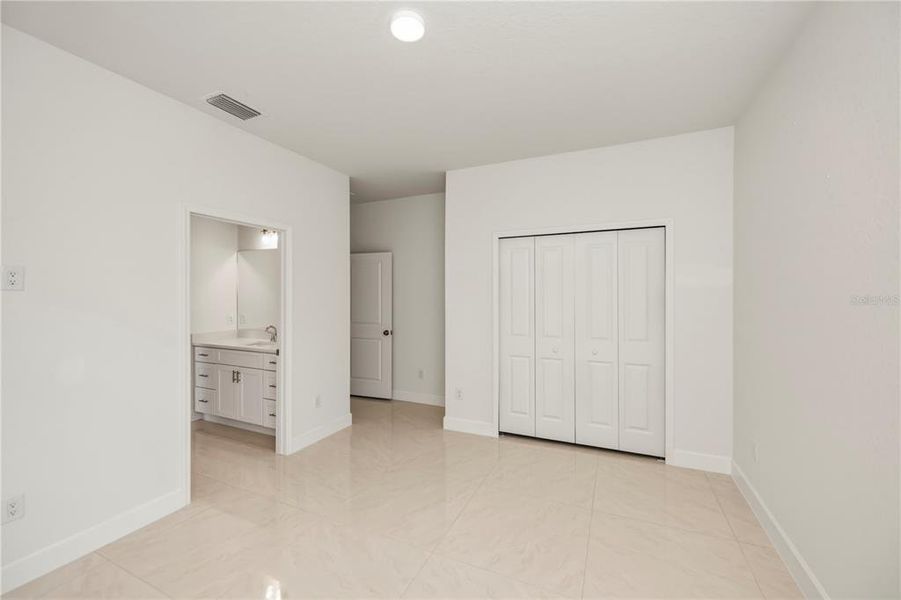 Spacious, unfurnished interior of a new home in , Port Charlotte (Image 47).