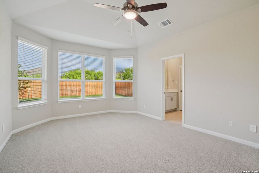 Spacious, unfurnished interior of a new home in Sagebrooke - Premier Series, San Antonio (Image 26).