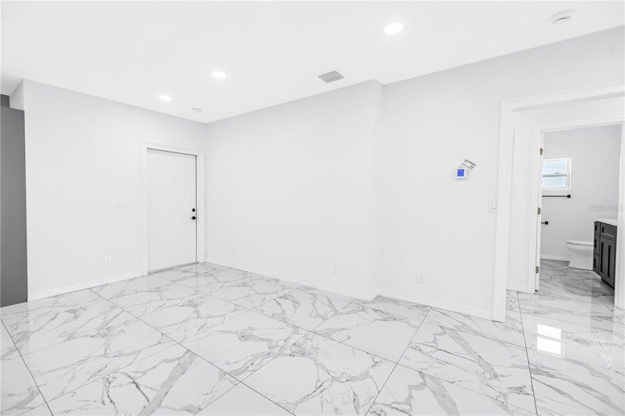 Spacious, unfurnished interior of a new home in , St. Petersburg (Image 36).