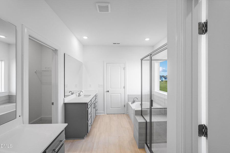 SUN_Stoneriver_Pic_EastmanIII_OwnersBath